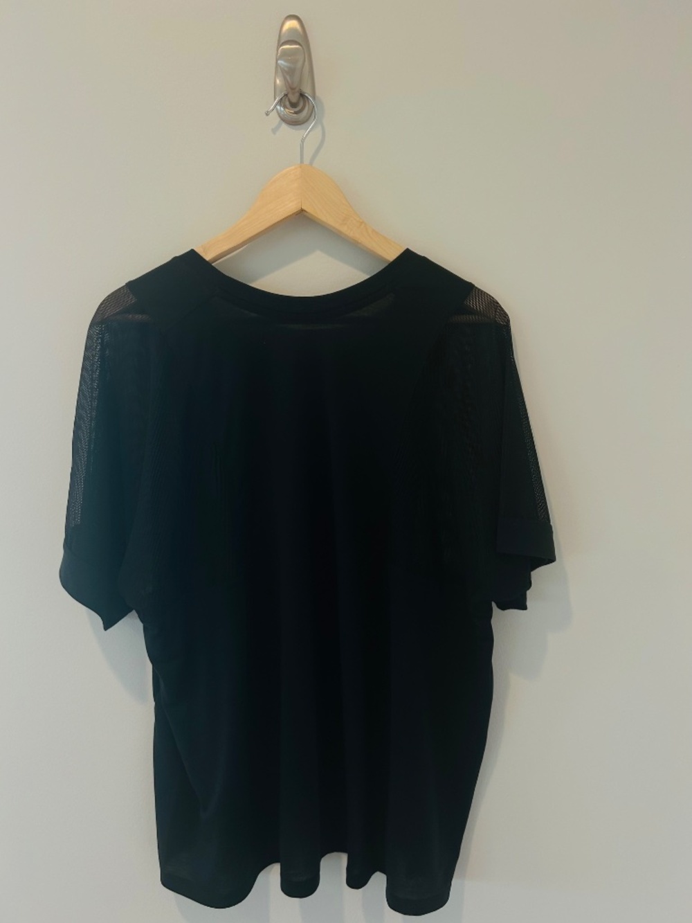 Nike Short Sleeve Breathable Top with Mesh Sleeves in Black Sz 1X - EUC - Picture 4 of 8